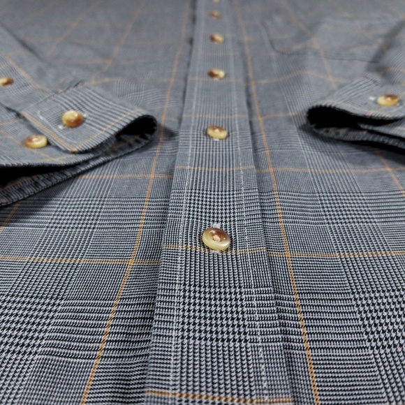 Jos A Bank long sleeve Traveler's collection - Picture 2 of 8